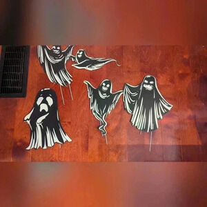 Ghost Halloween Yard Decoration Signs (EUC)